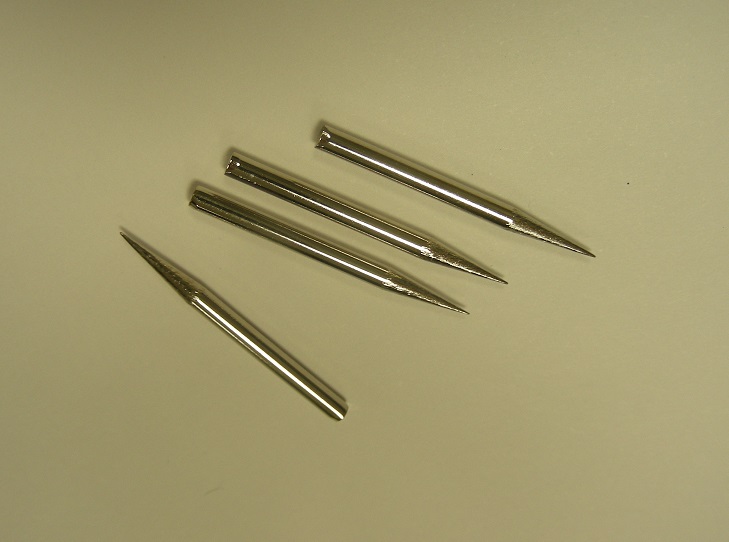 Výměnné hroty (1 pár) pro kružítka 03111.. (kalená ocel), L-25 mm, průměr 2 mm